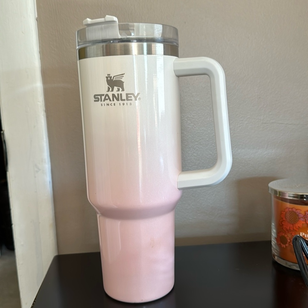 Stanley Ombré Pink and White! 40oz tumbler